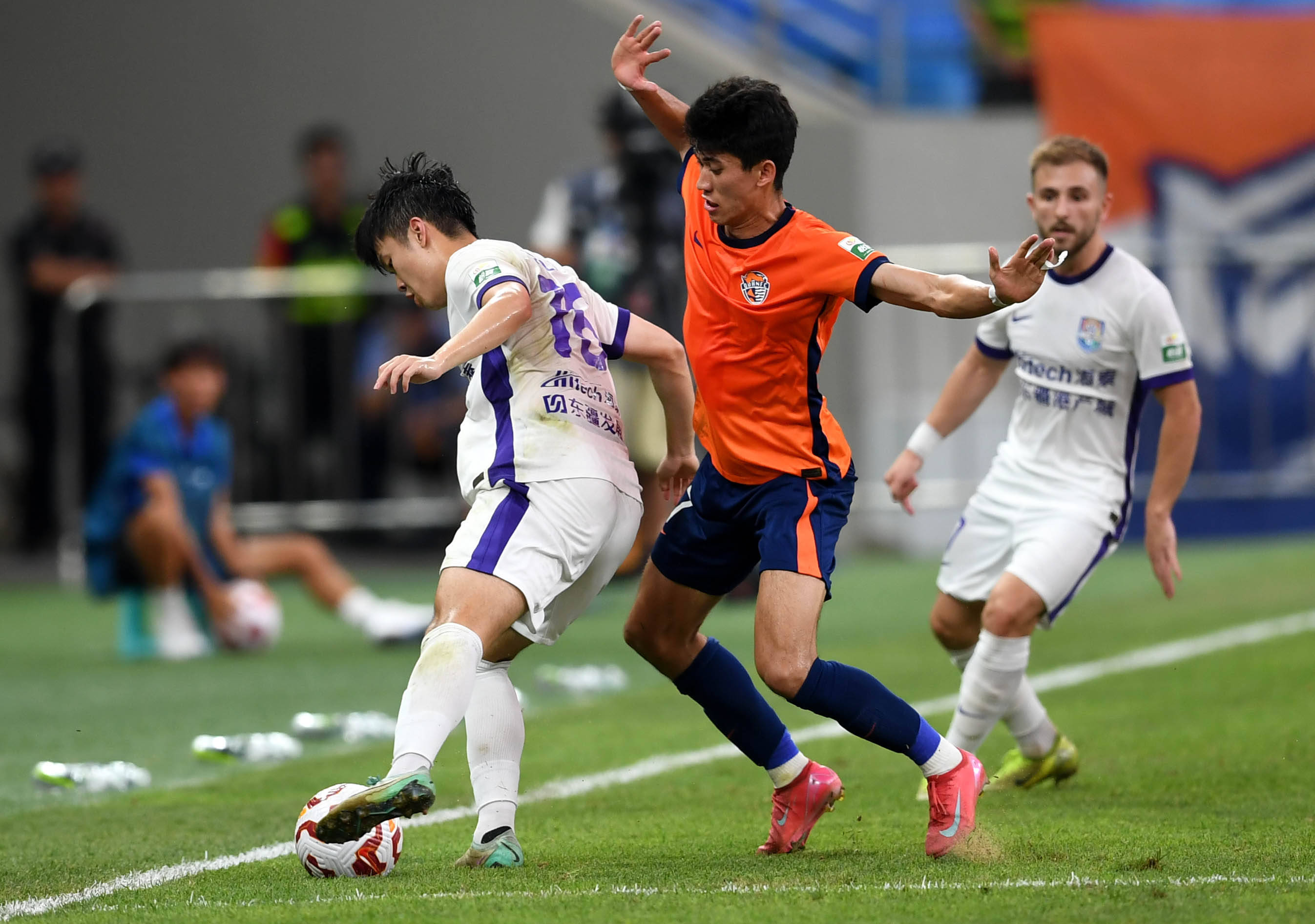 他以出色的 他以出色的