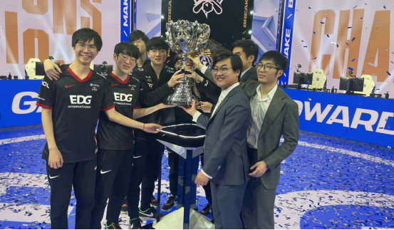 受采访时坦 受采访时坦